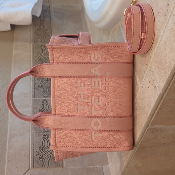 Marc Jacobs Handbags - The Marc Jacobs Tote Bag Southern Peach Leather Small